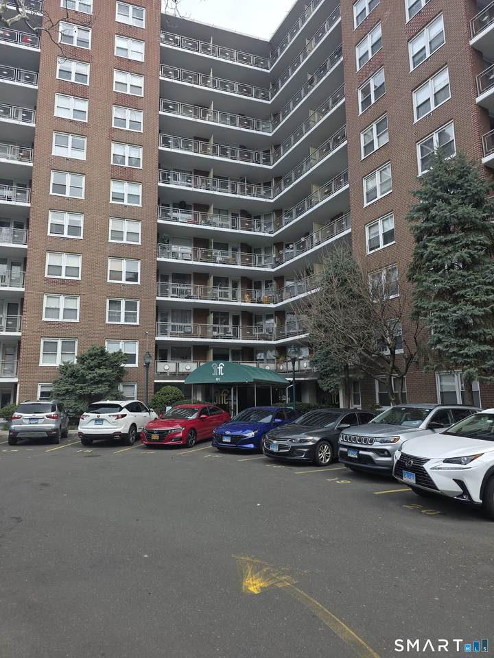 91 Strawberry Hill Avenue - Photo 1