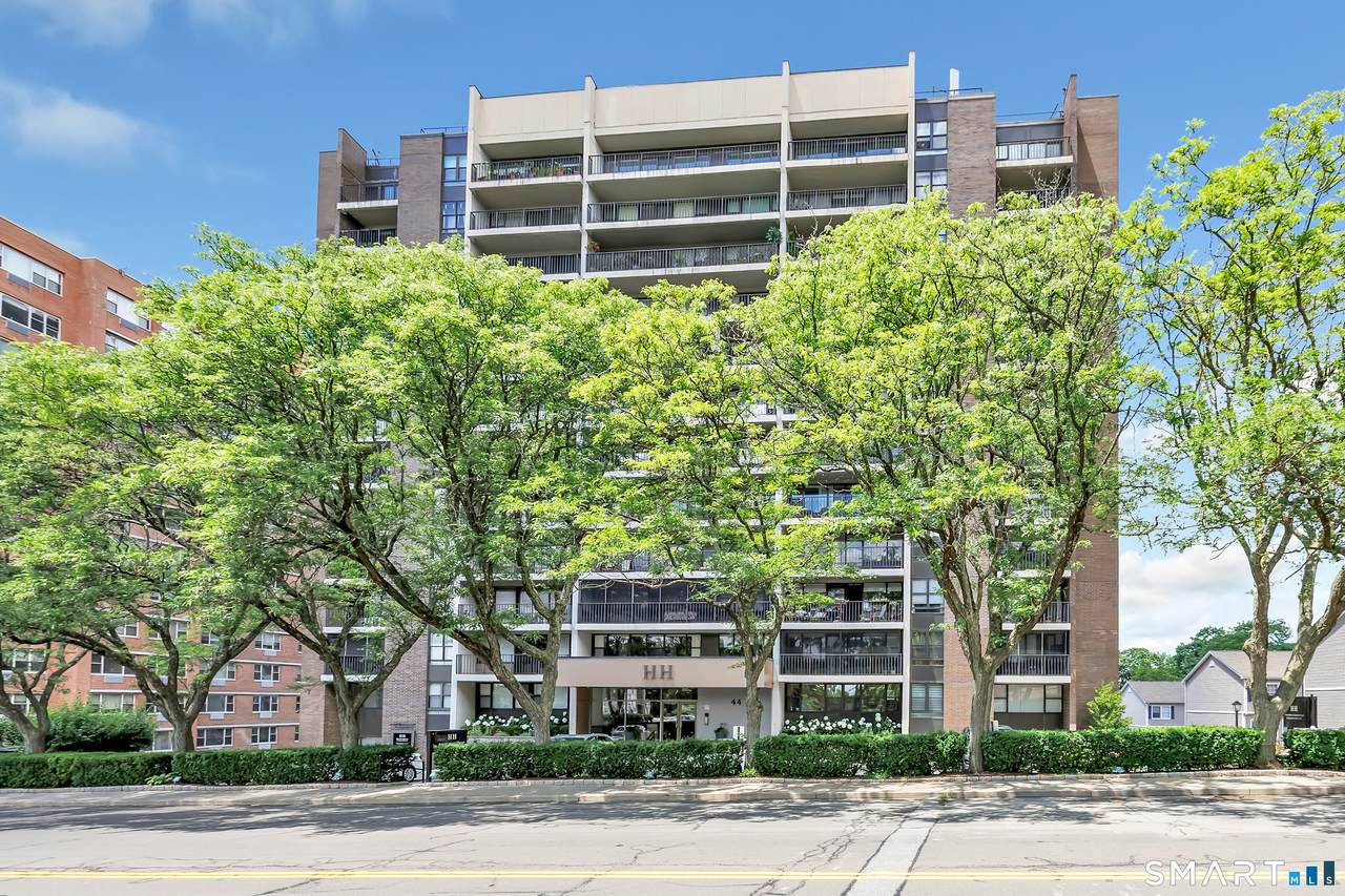 44 Strawberry Hill Avenue - Photo 1