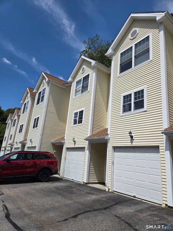 527 Thames Street - Photo 1