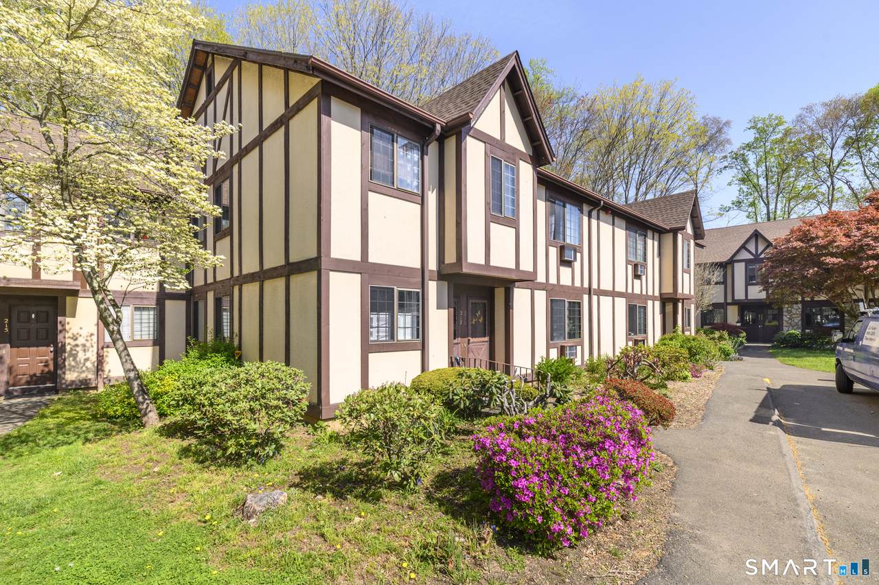 217 Foxwood Lane - Photo 1