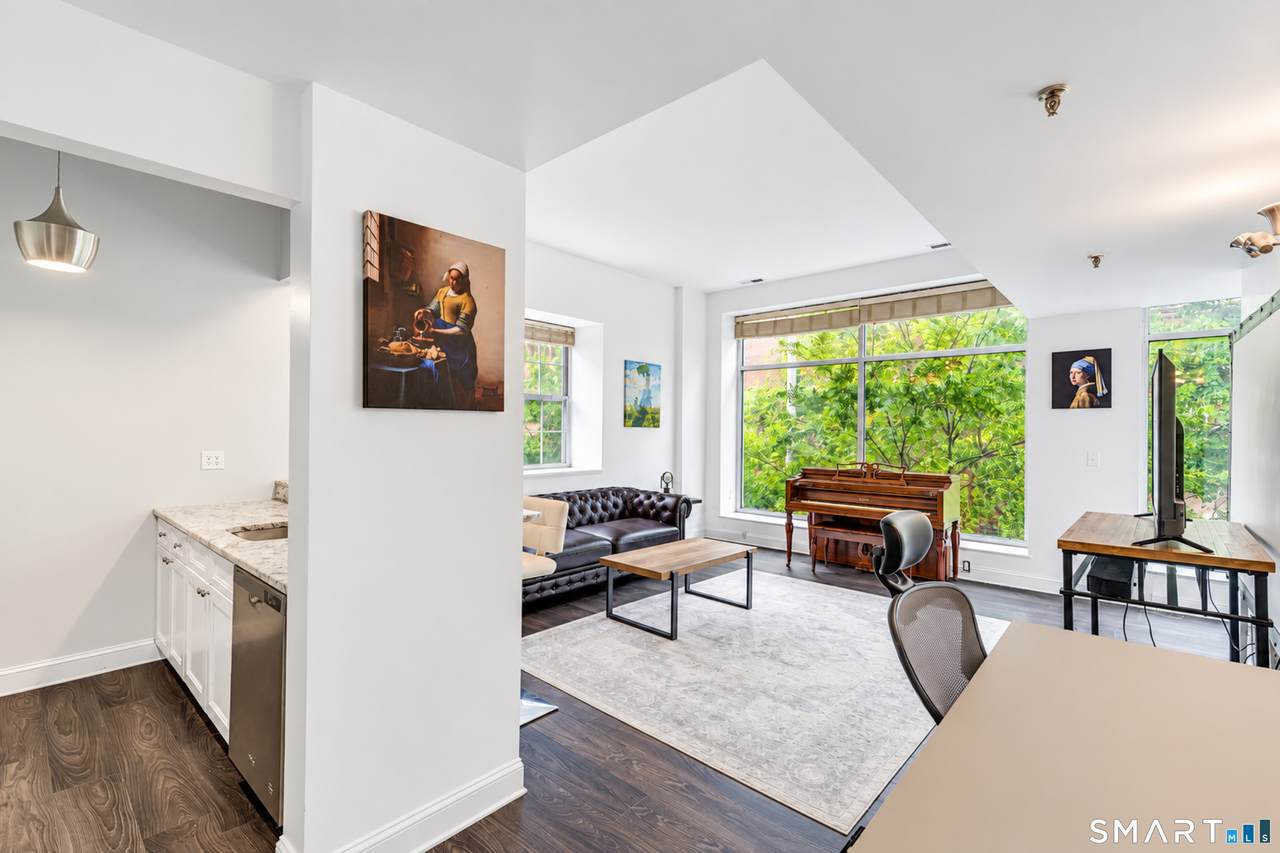 196 Crown Street - Photo 1