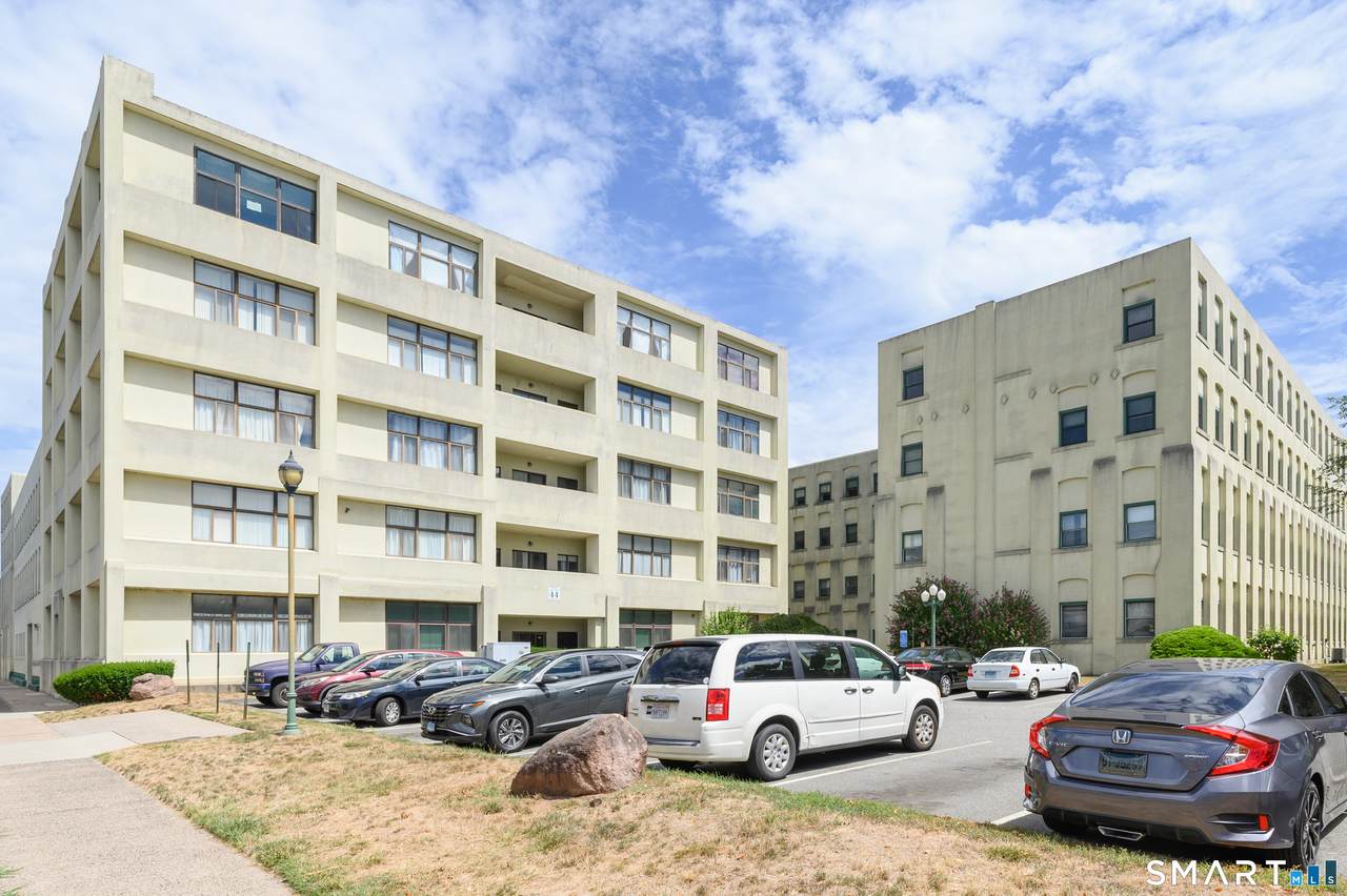 427 Judd Square - Photo 1