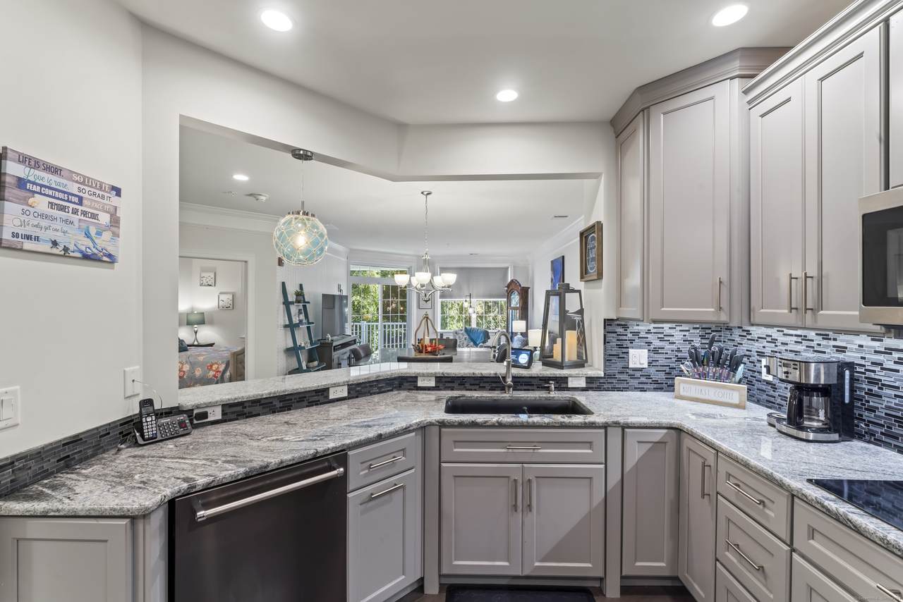 613 Brookside Court - Photo 1