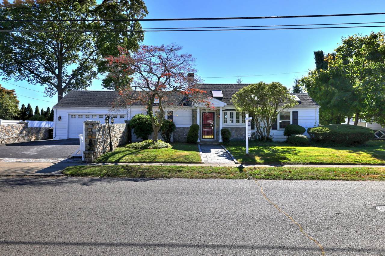 39 Commodore Place - Photo 1