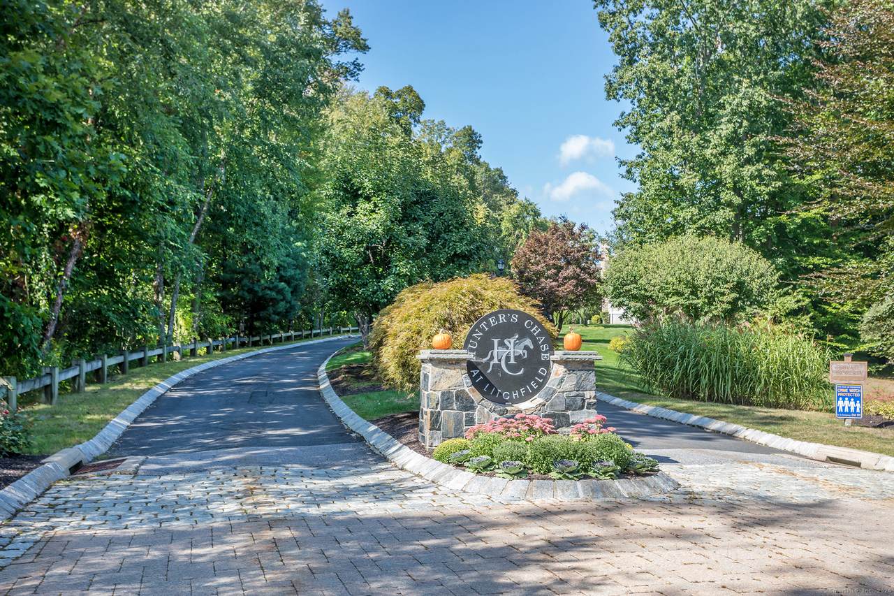 258 Hunter Drive - Photo 1