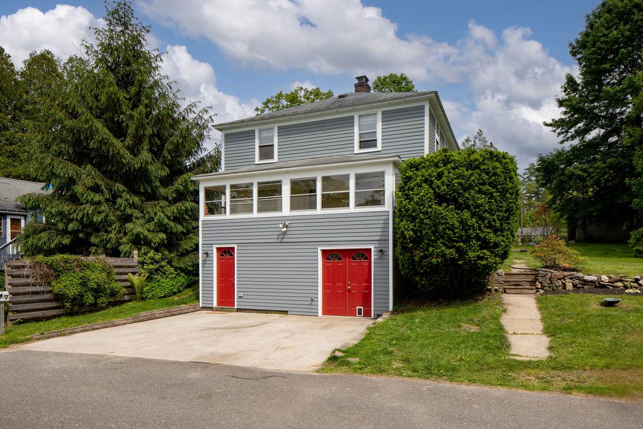 7 Lawrence Avenue - Photo 1