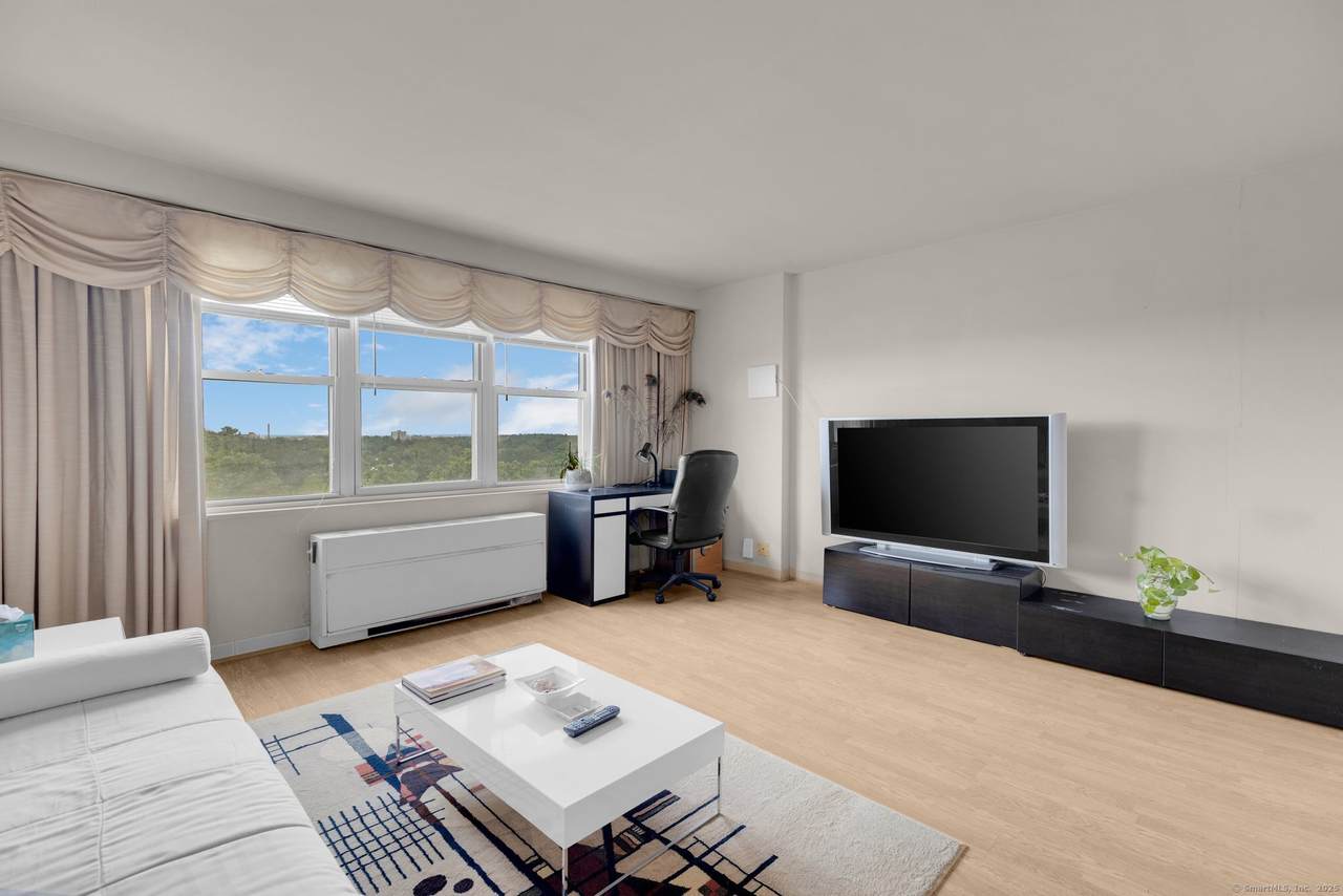 2625 Park Avenue - Photo 1