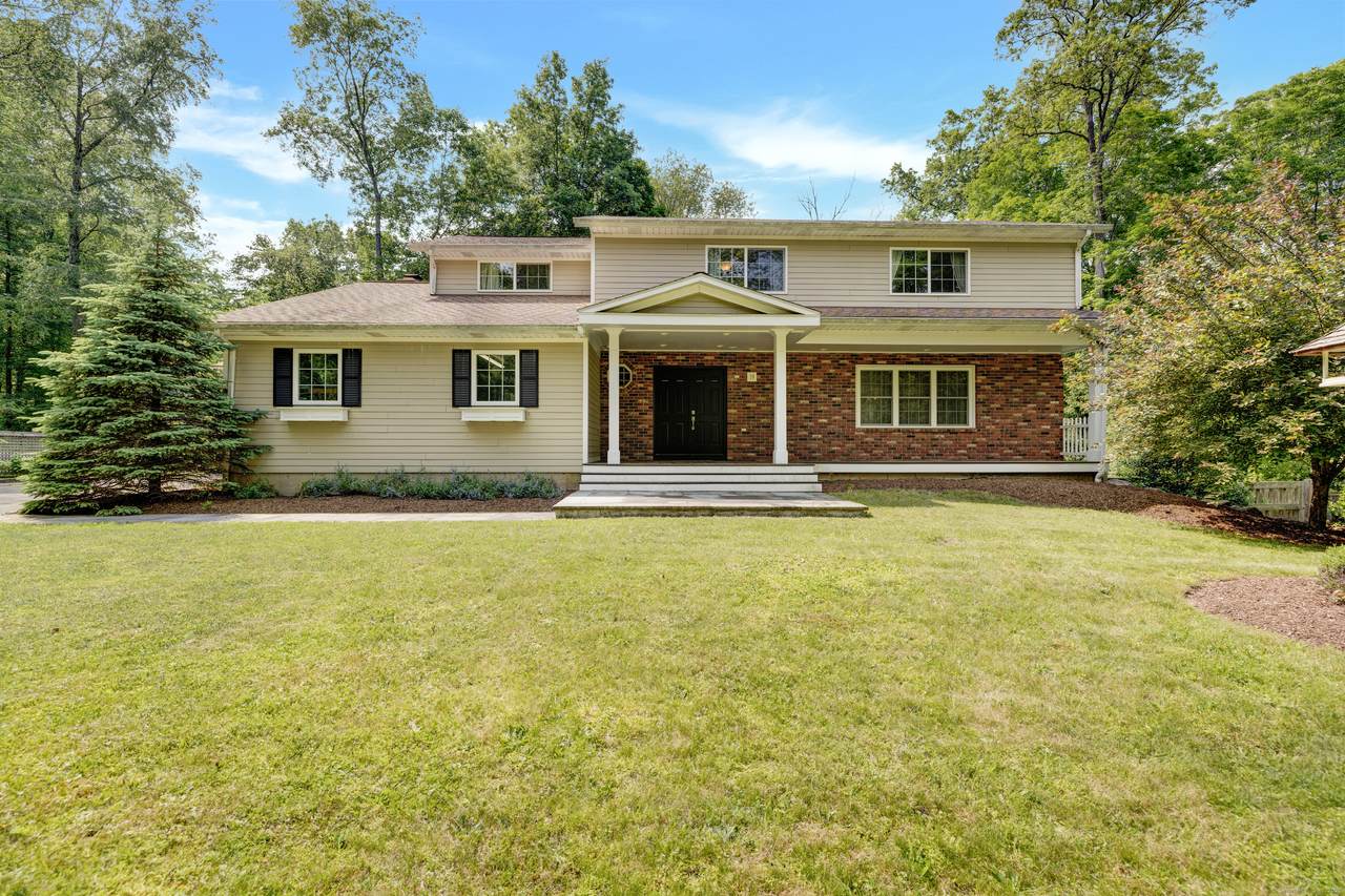 19 Maplecrest Drive - Photo 1