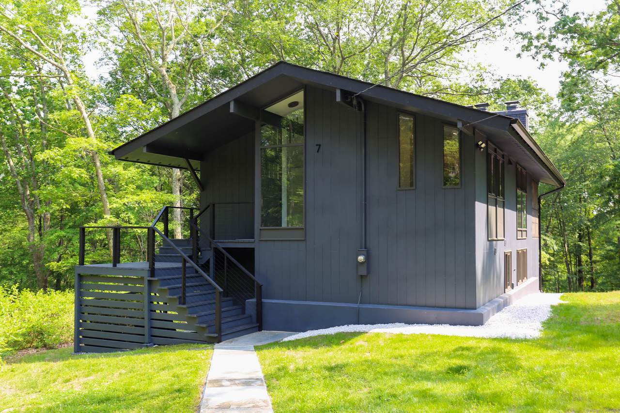 7 Hillcrest Lane - Photo 1