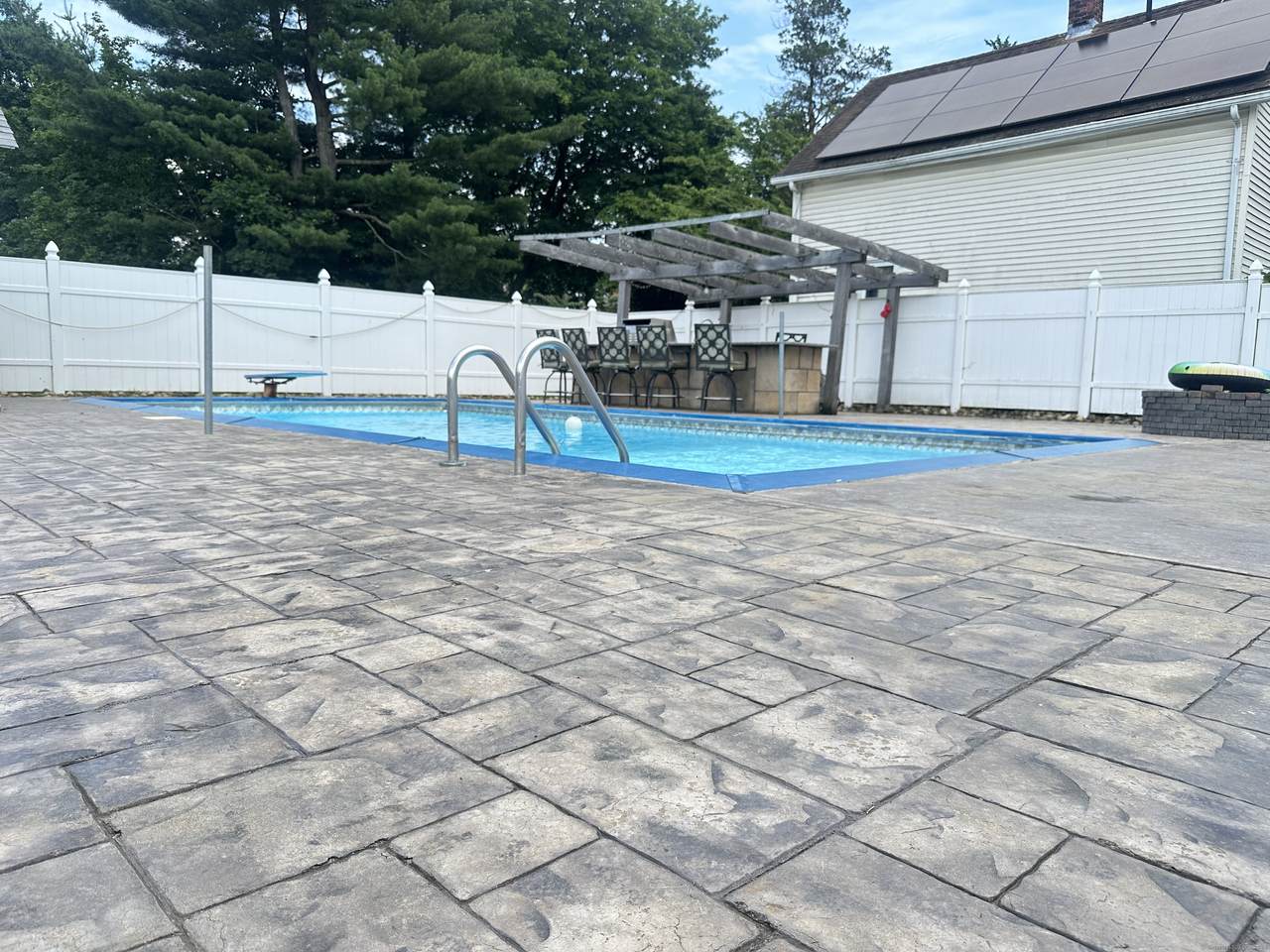 27 Woodbridge Avenue - Photo 1