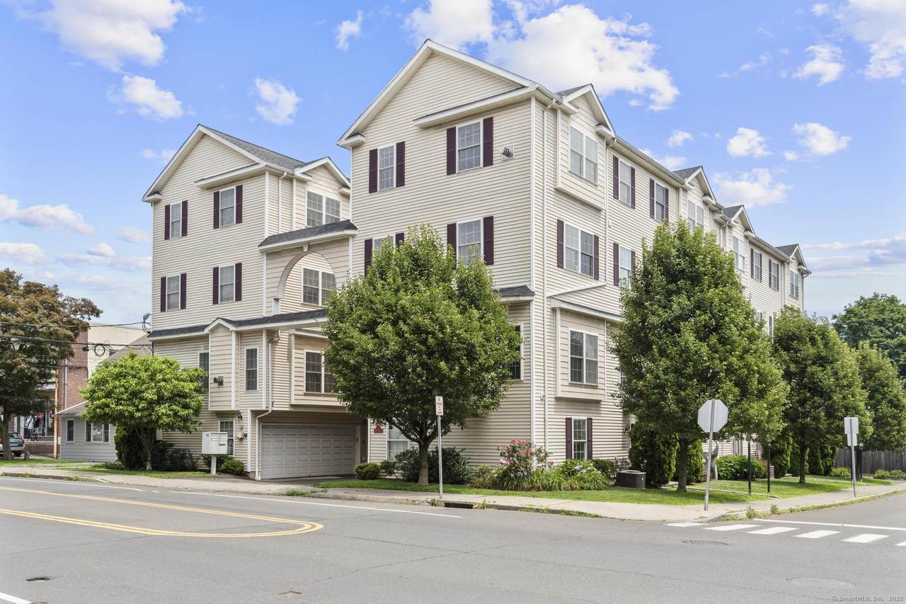 205 Hope Street - Photo 1