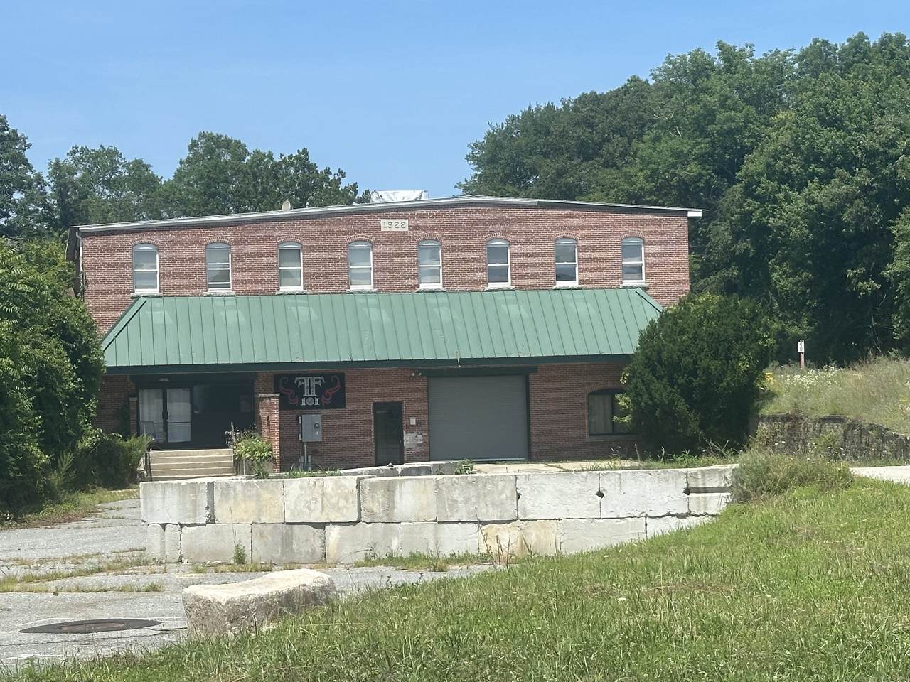 444 Hartford Pike - Photo 1