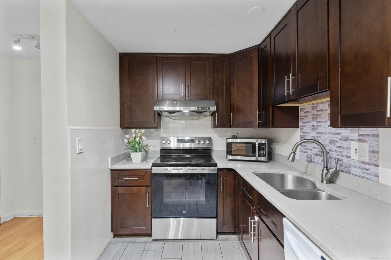 102 Oakwood Avenue - Photo 1