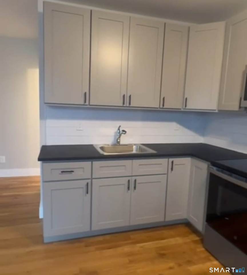 980 Hancock Avenue - Photo 1