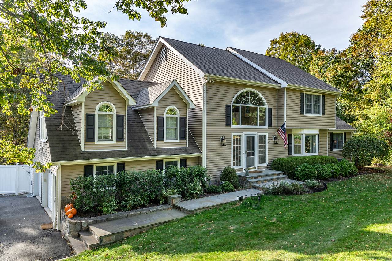 2 Columbia Drive - Photo 1