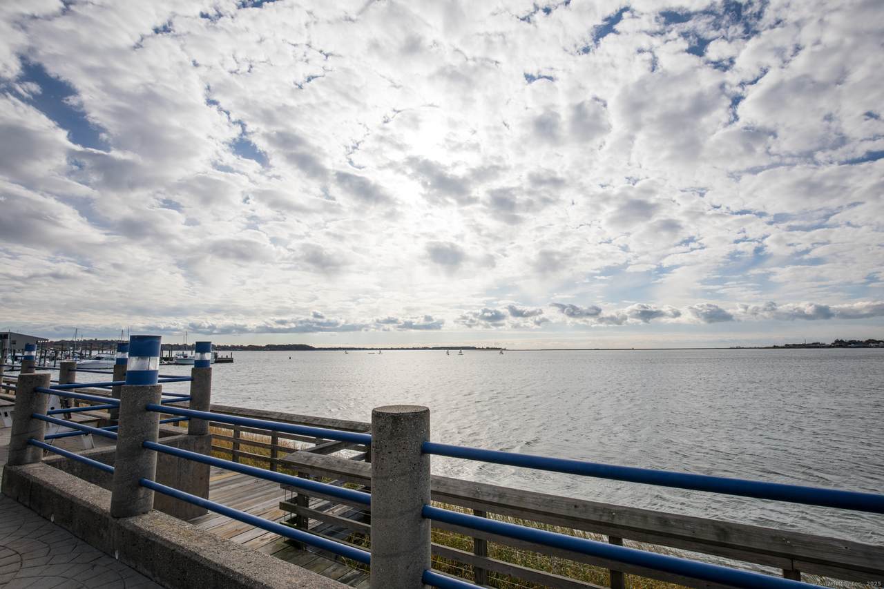 109 Harbour Close - Photo 1