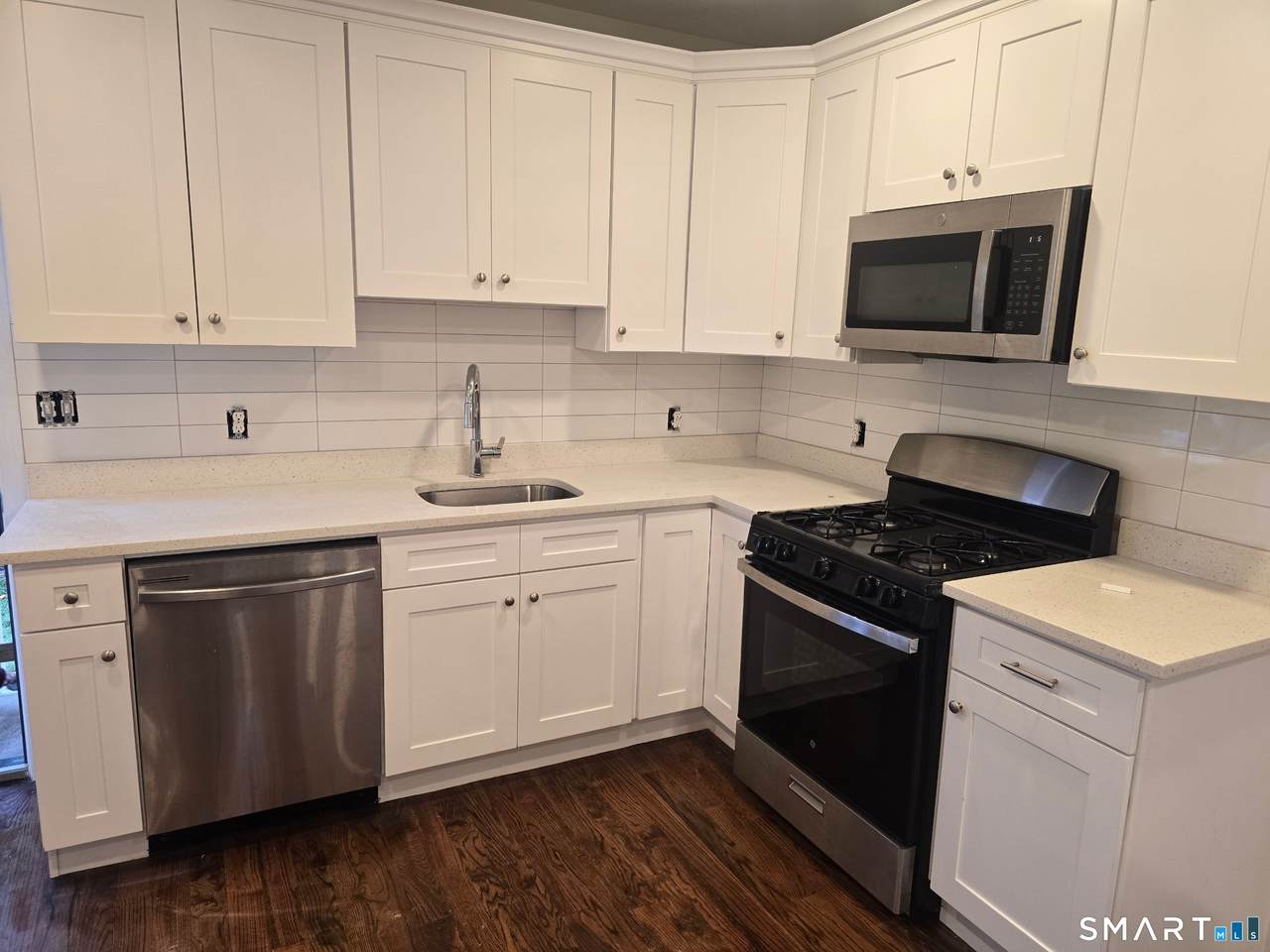 340 Pleasantview Avenue - Photo 1