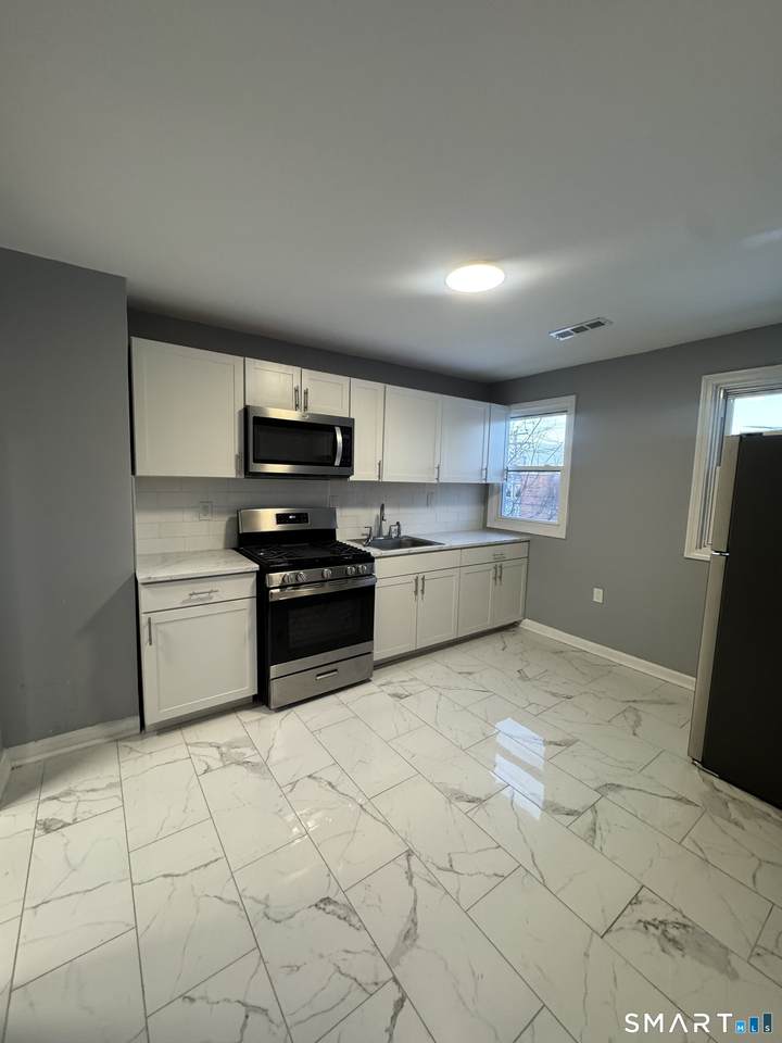 10 Lester Street - Photo 1