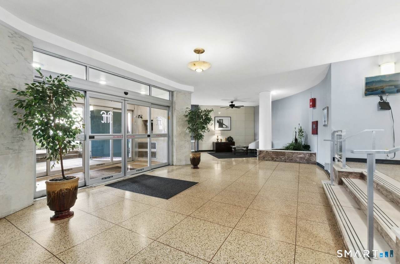 71 Strawberry Hill Avenue - Photo 1