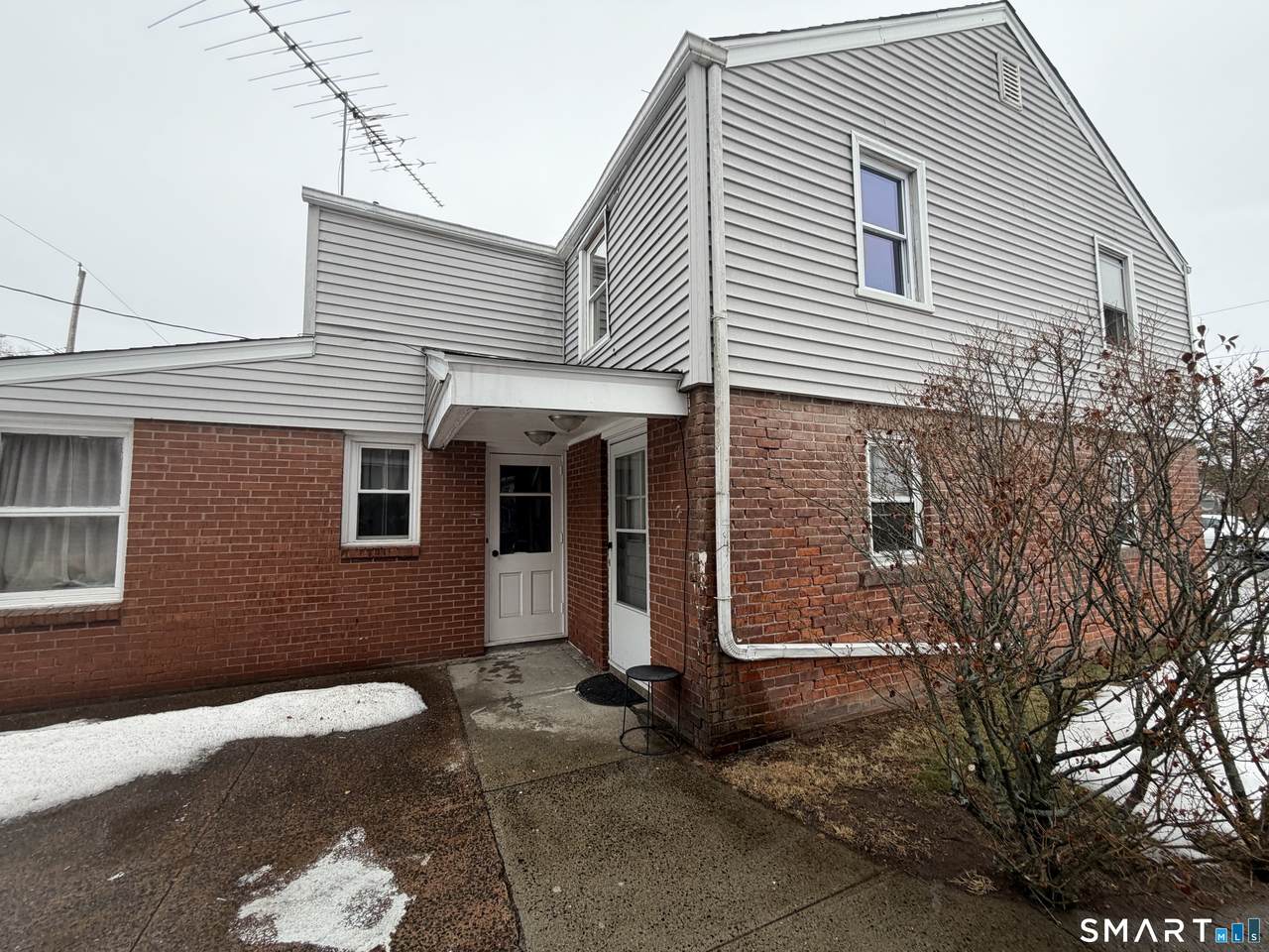 205 London Drive - Photo 1