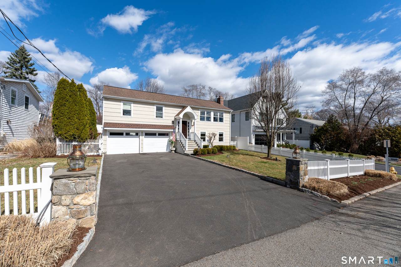 22 Auldwood Road - Photo 1