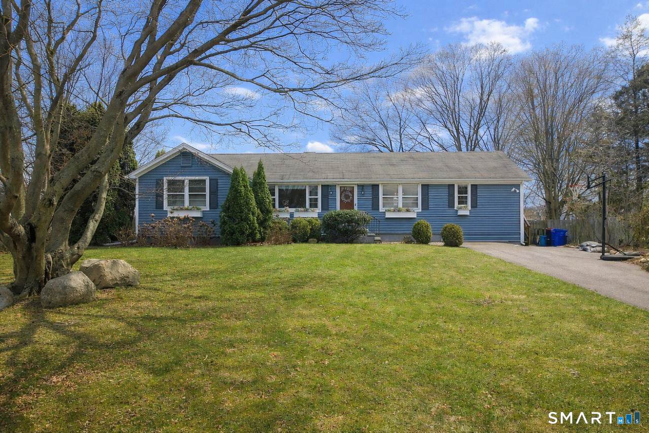 19 Lyncrest Drive - Photo 1