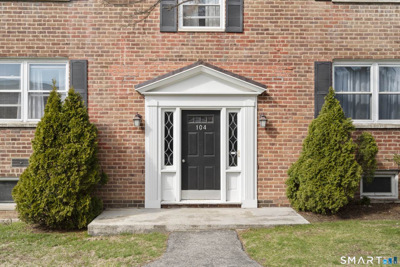 104 Strawberry Hill Avenue - Photo 1
