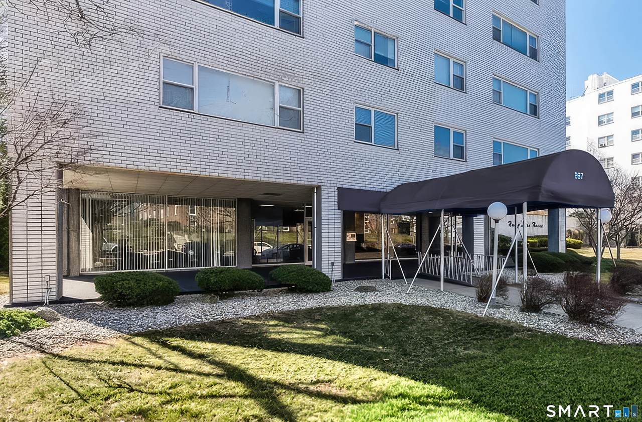 889 Farmington Avenue - Photo 1