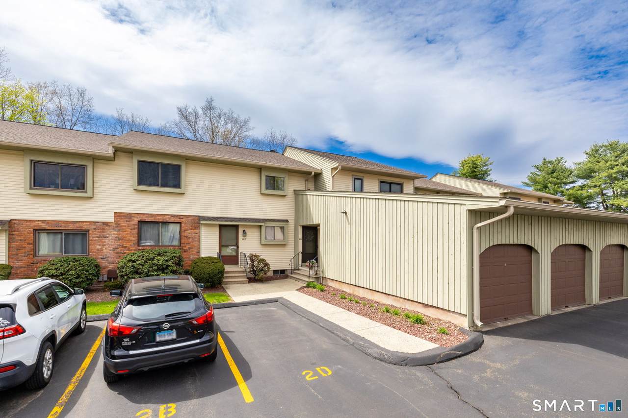204 Summer Hill Drive - Photo 1