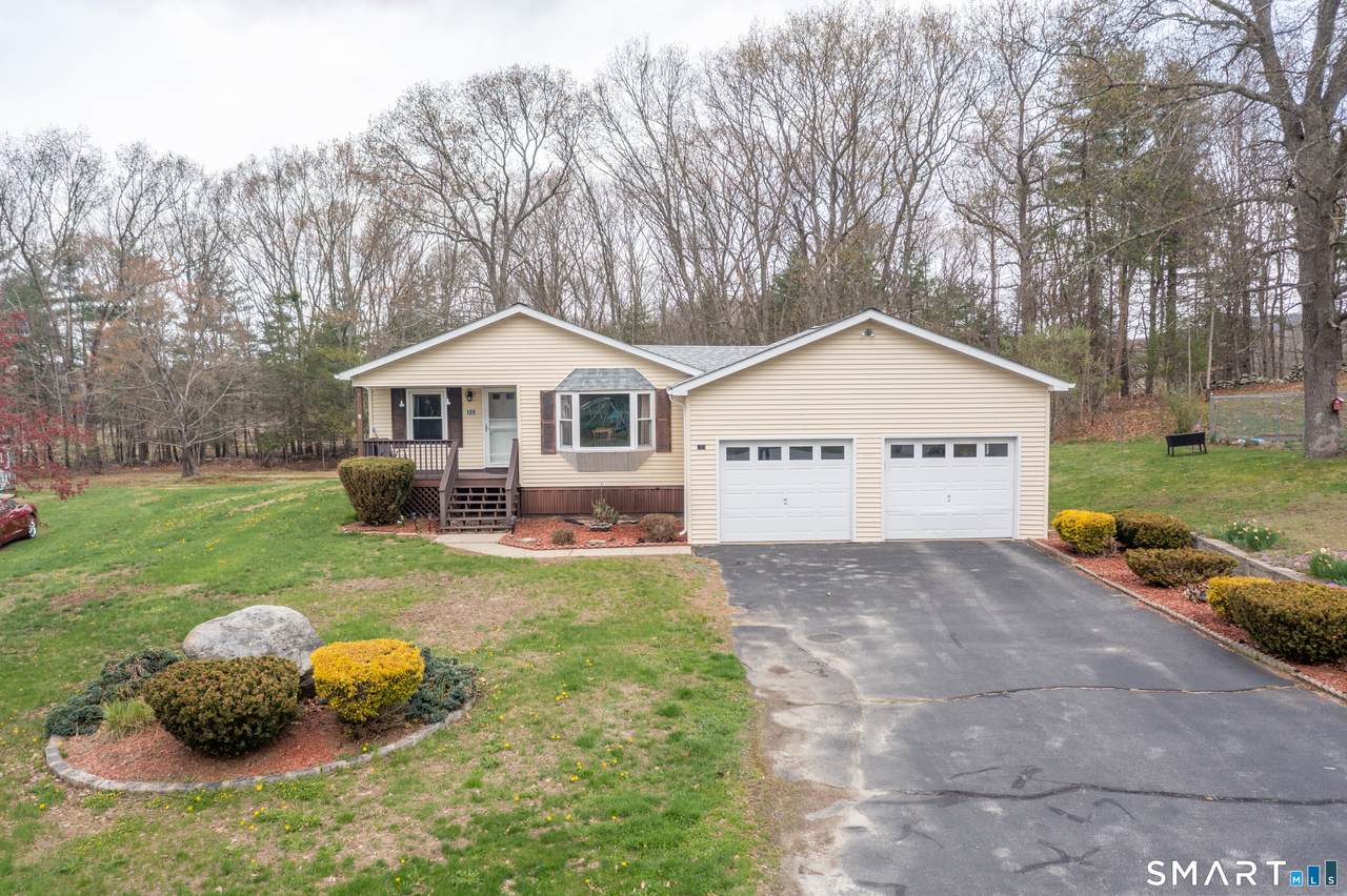 109 Colonial Road - Photo 1