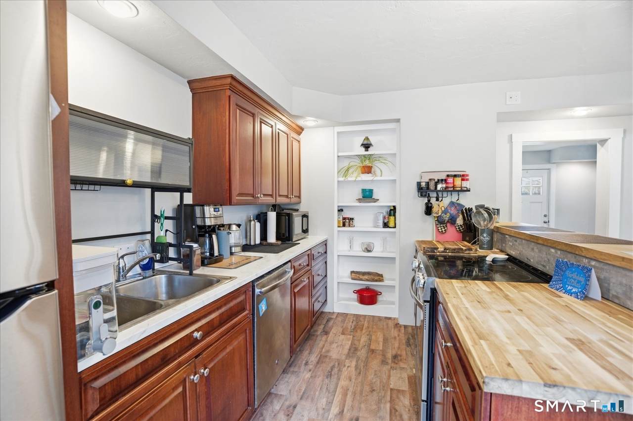 67 Pomfret Street - Photo 1