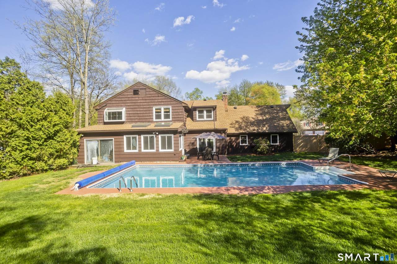 10 Cliffmount Drive - Photo 1