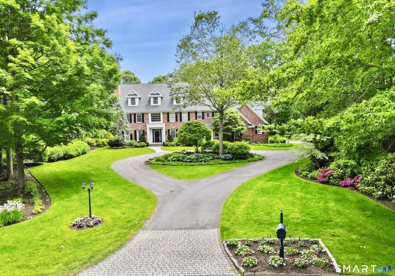 21 Williamsburg Lane - Photo 1
