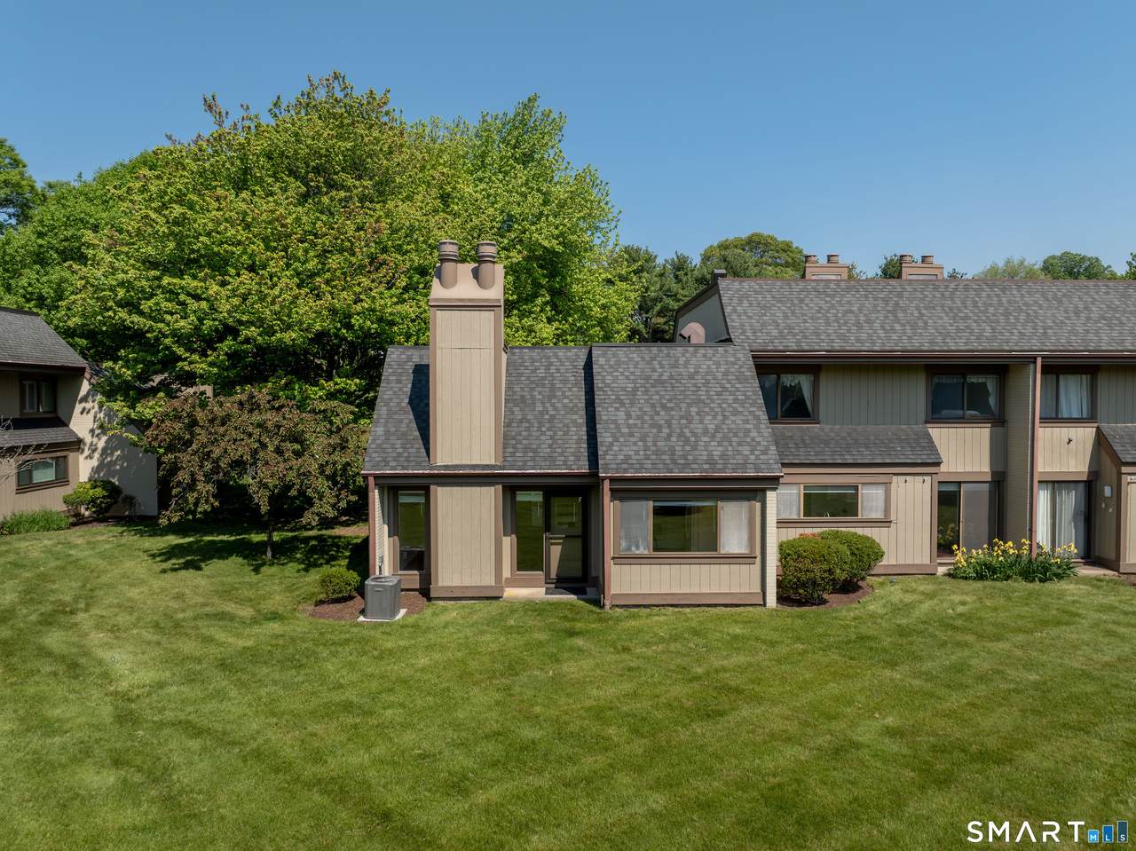 85 Viscount Drive - Photo 1