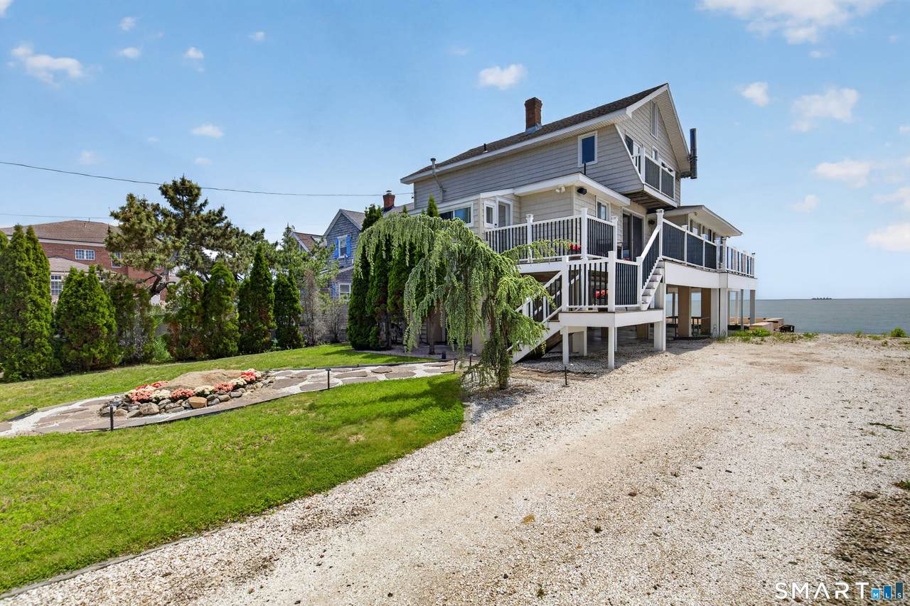318 Cosey Beach Avenue - Photo 1