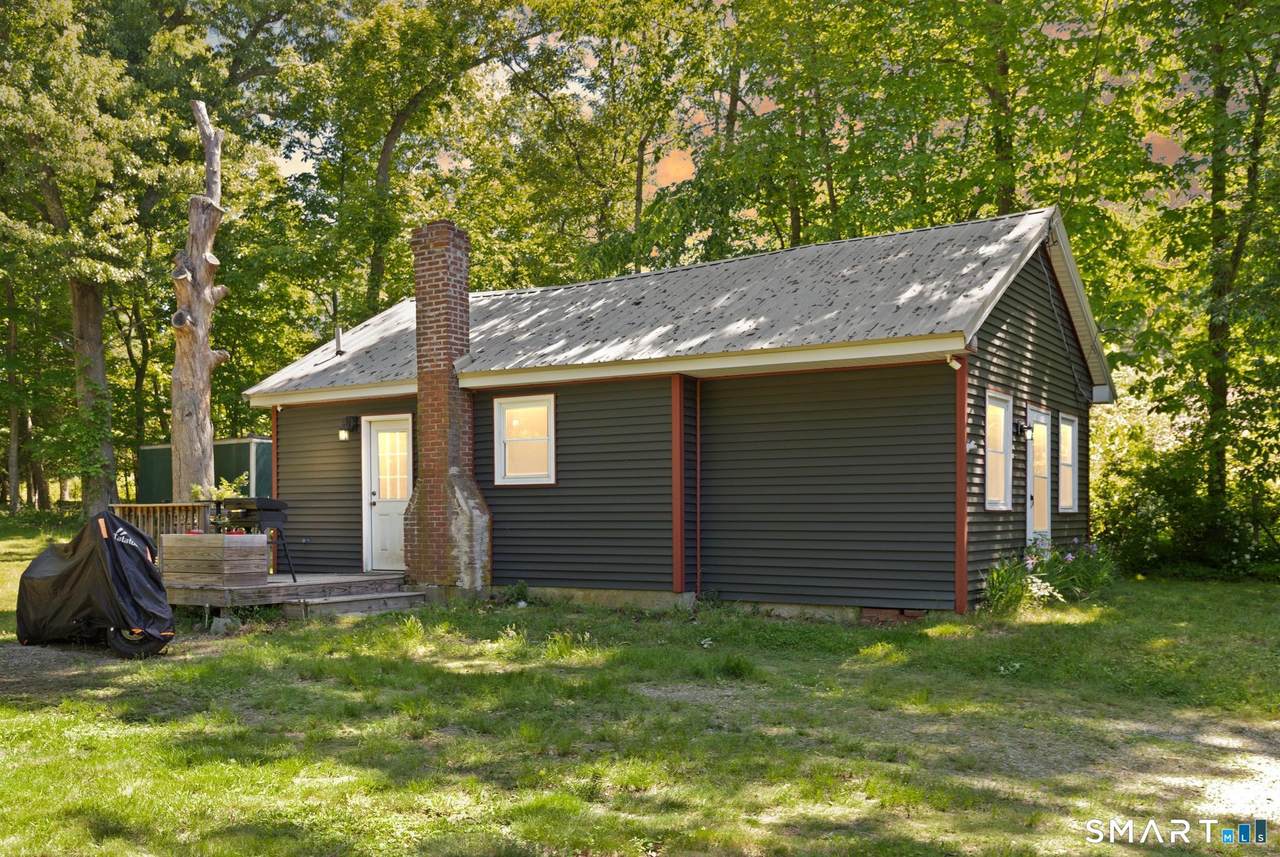 16 Shumway Avenue - Photo 1