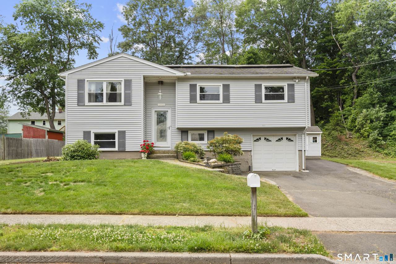 140 Flower Drive - Photo 1