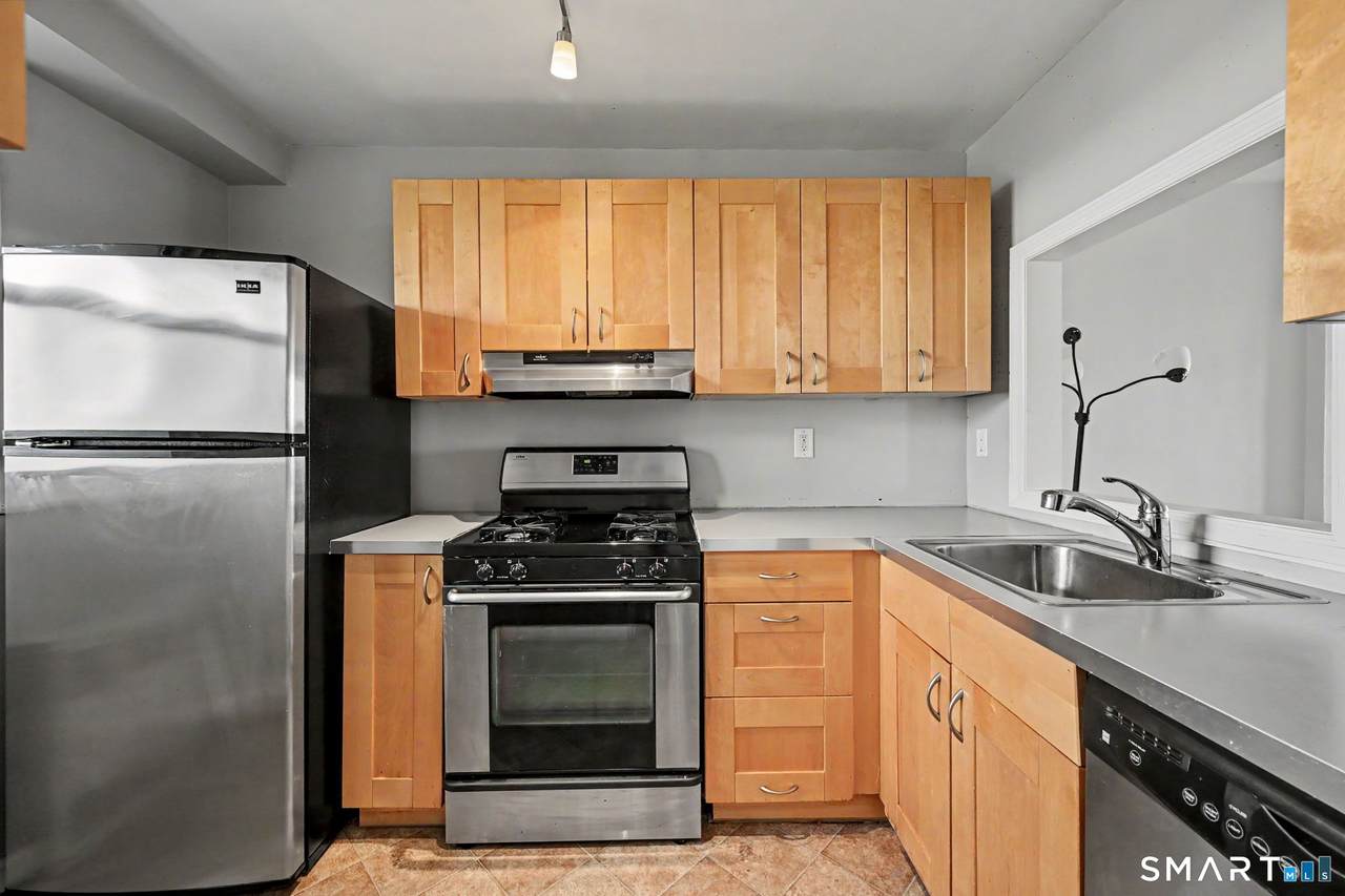 71 Strawberry Hill Avenue - Photo 1