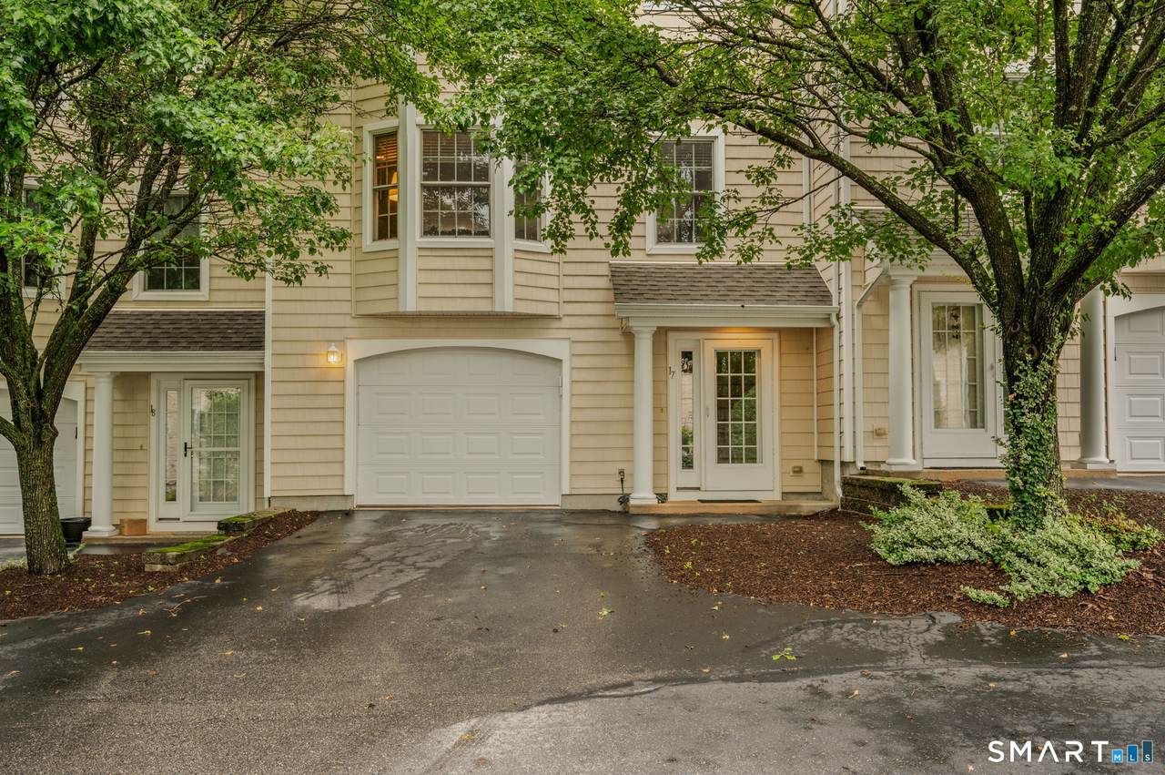 17 Parkwoods Drive - Photo 1