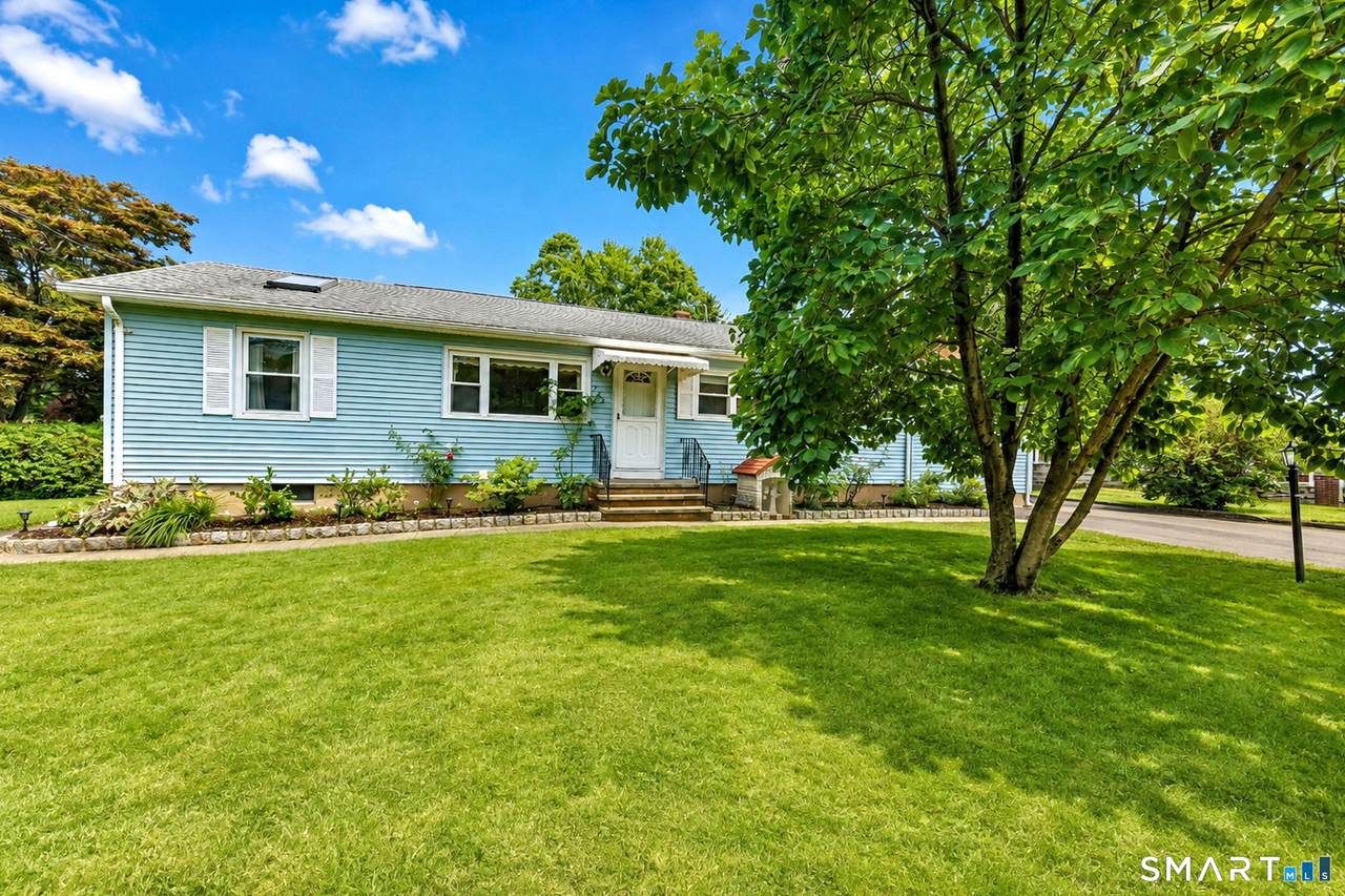 345 Coe Avenue - Photo 1