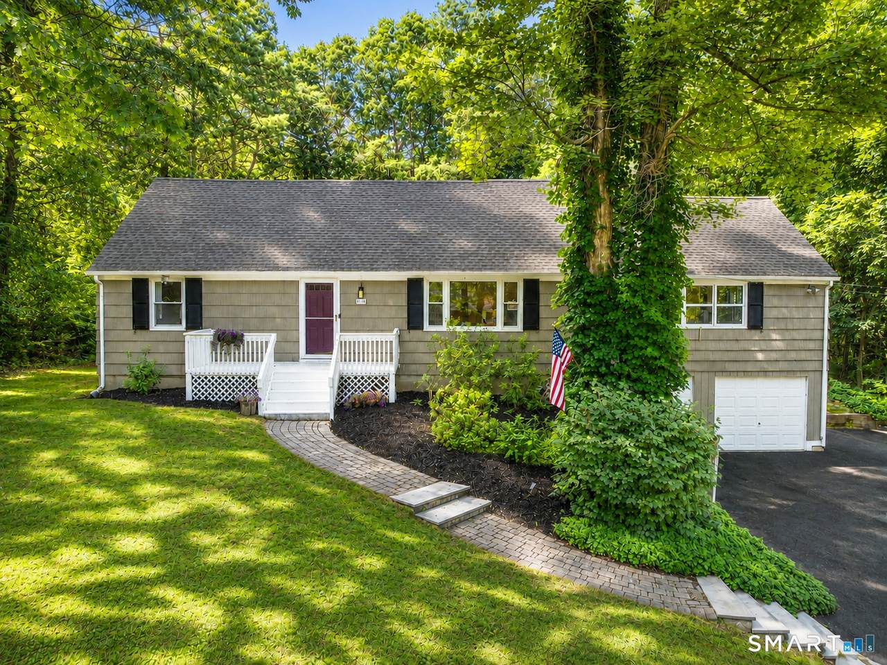 22 Willard Street - Photo 1