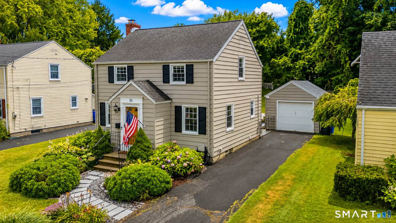 33 Edgemere Avenue - Photo 1