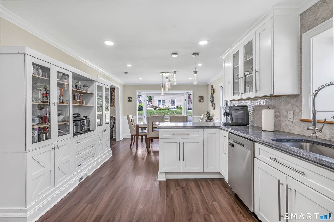 4270 Main Street - Photo 1