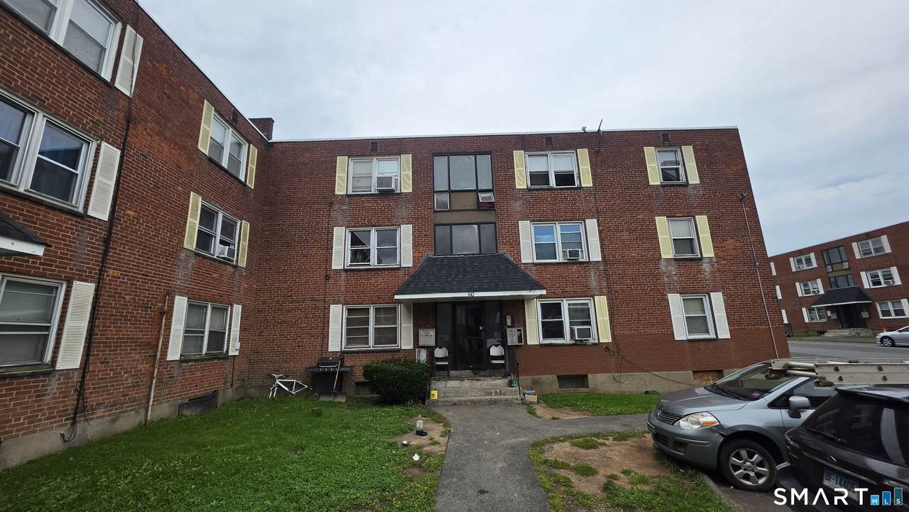 942 Wethersfield Avenue - Photo 1