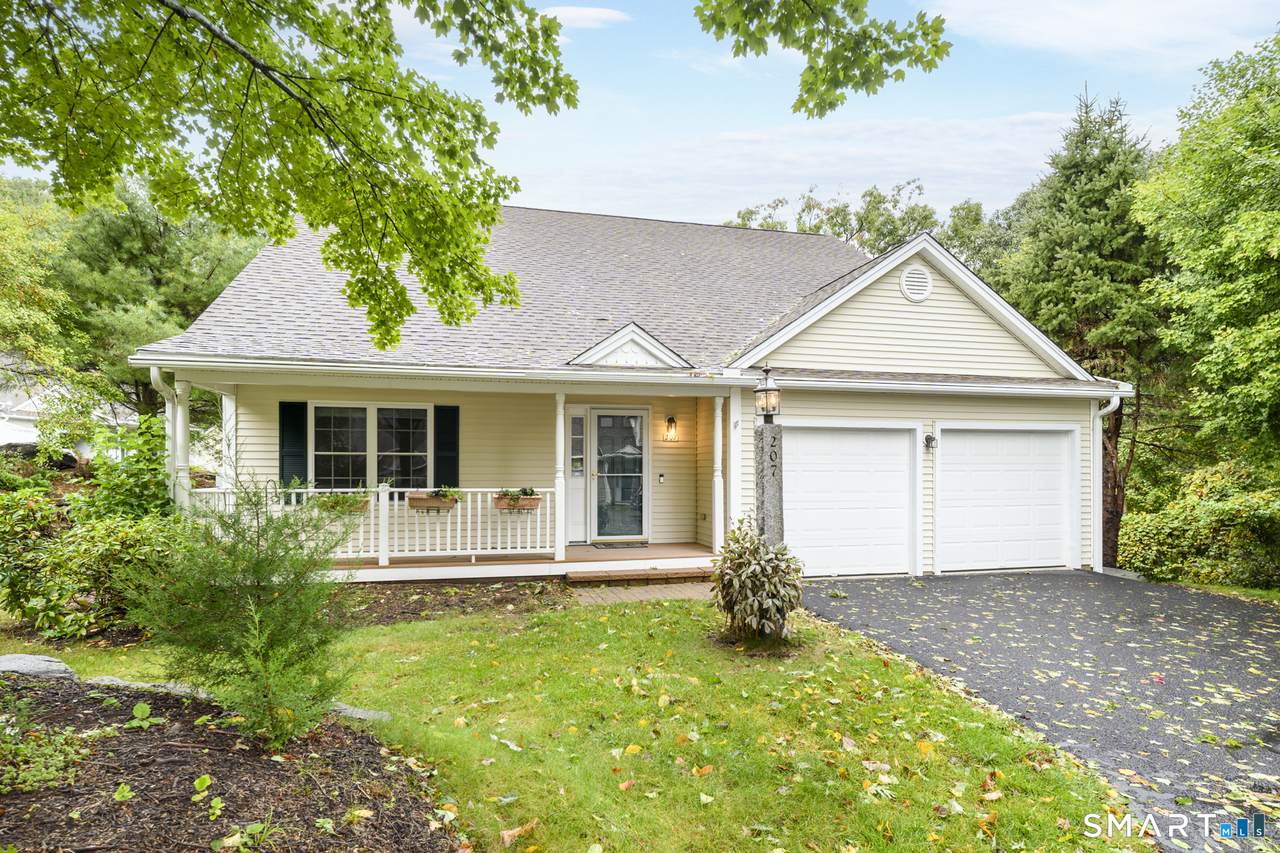 207 Woodlawn Drive - Photo 1