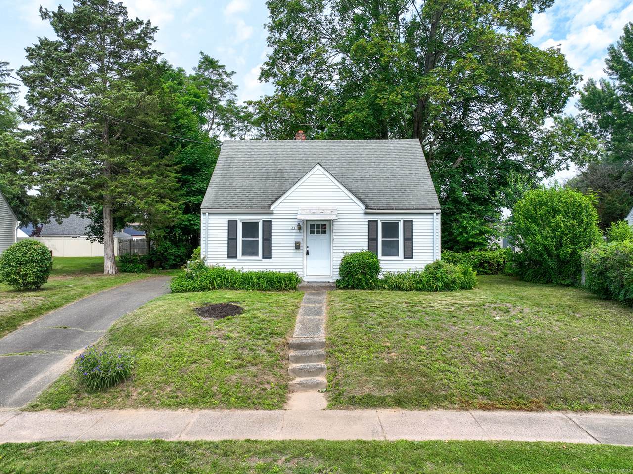 23 Nassau Circle - Photo 1