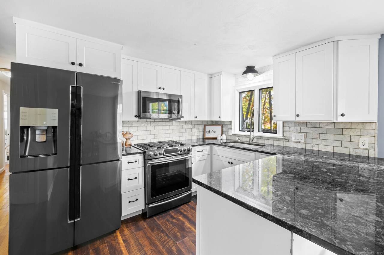 8 Fernwood Avenue - Photo 1