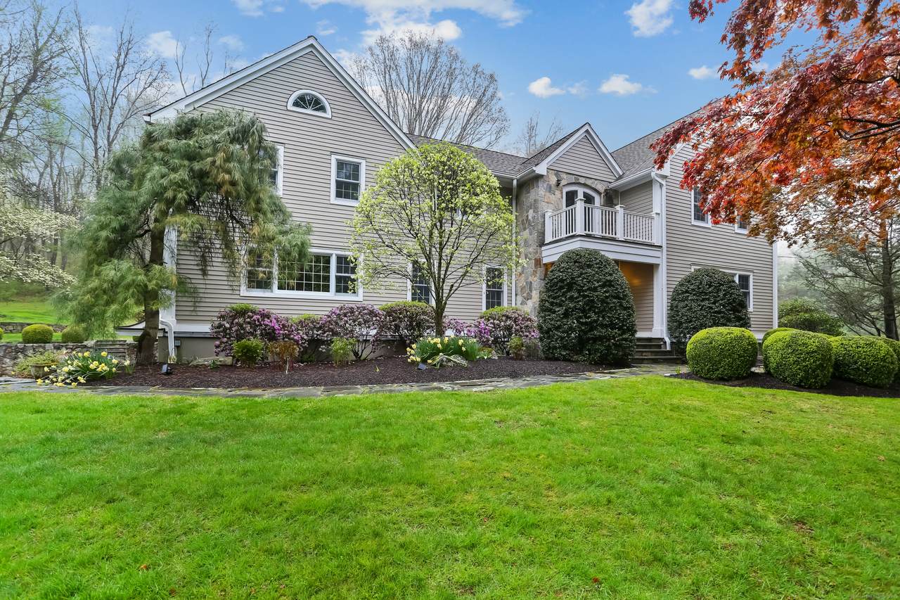 9 Blue Spruce Circle - Photo 1
