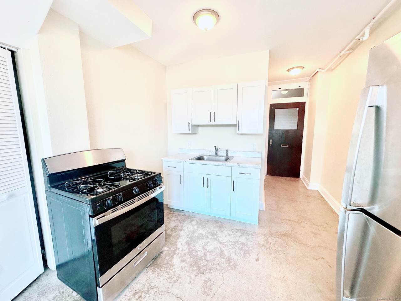 77 Bank Street - Photo 1