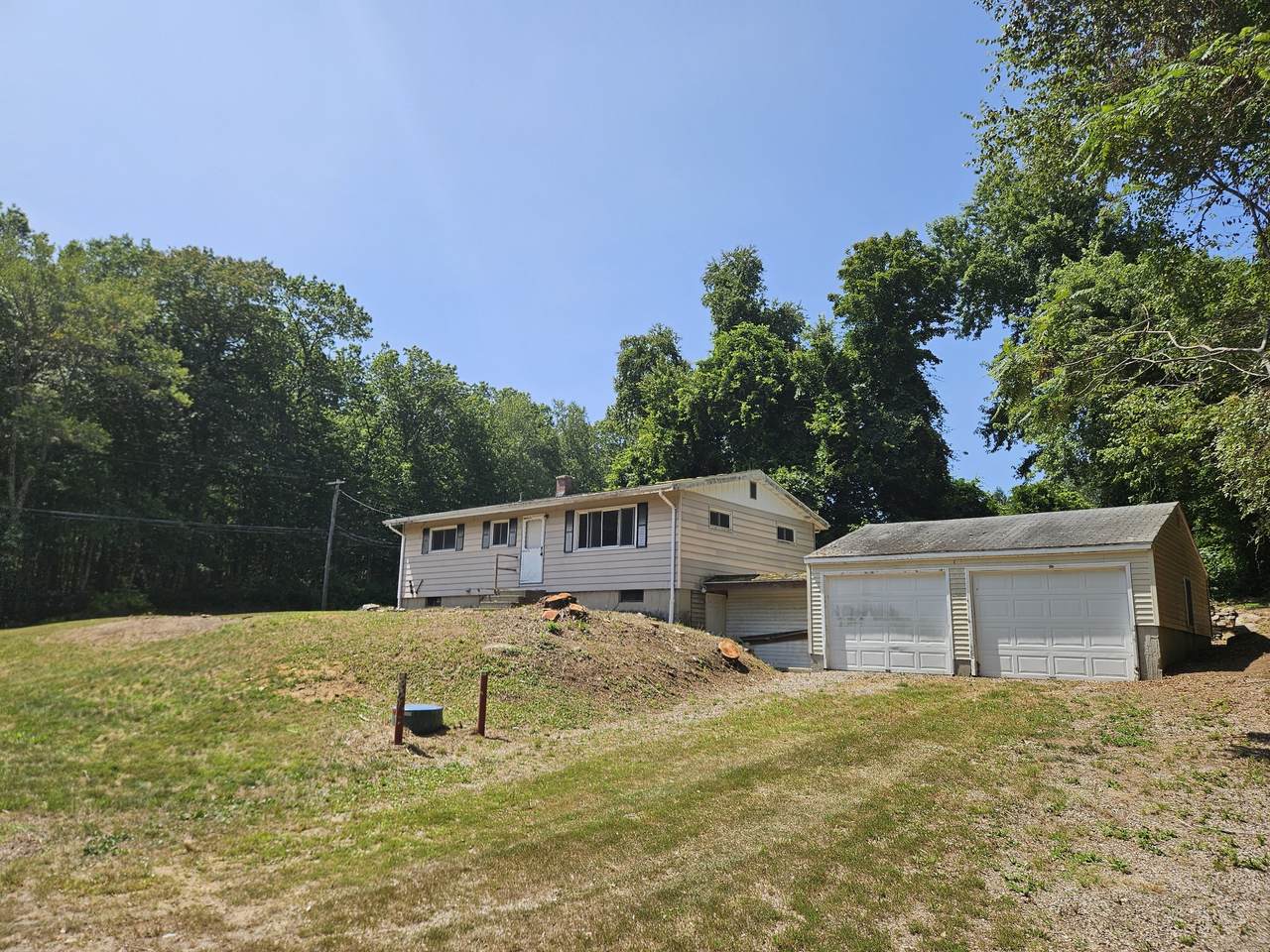 781 Norwich Avenue - Photo 1